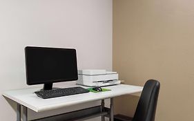 Super 8 By Wyndham Germantown/Milwaukee